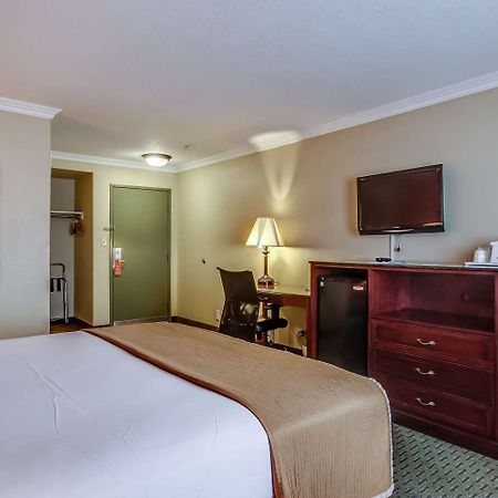 Howard Johnson By Wyndham Reseda Hotel & Suites Los Angeles Ngoại thất bức ảnh