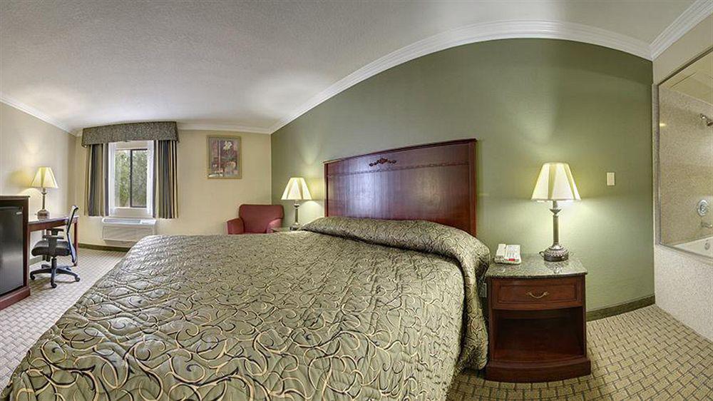 Howard Johnson By Wyndham Reseda Hotel & Suites Los Angeles Ngoại thất bức ảnh