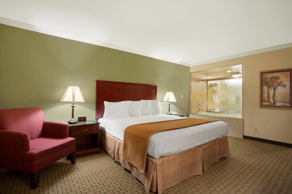 Howard Johnson By Wyndham Reseda Hotel & Suites Los Angeles Ngoại thất bức ảnh