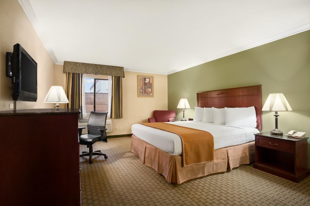 Howard Johnson By Wyndham Reseda Hotel & Suites Los Angeles Phòng bức ảnh