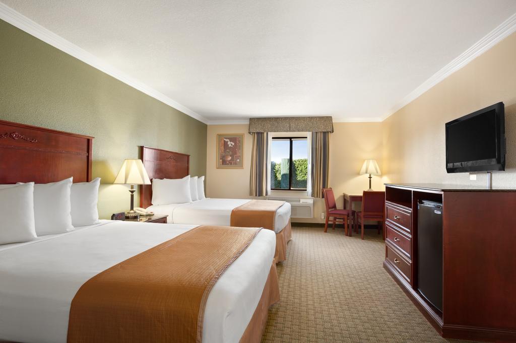 Howard Johnson By Wyndham Reseda Hotel & Suites Los Angeles Phòng bức ảnh