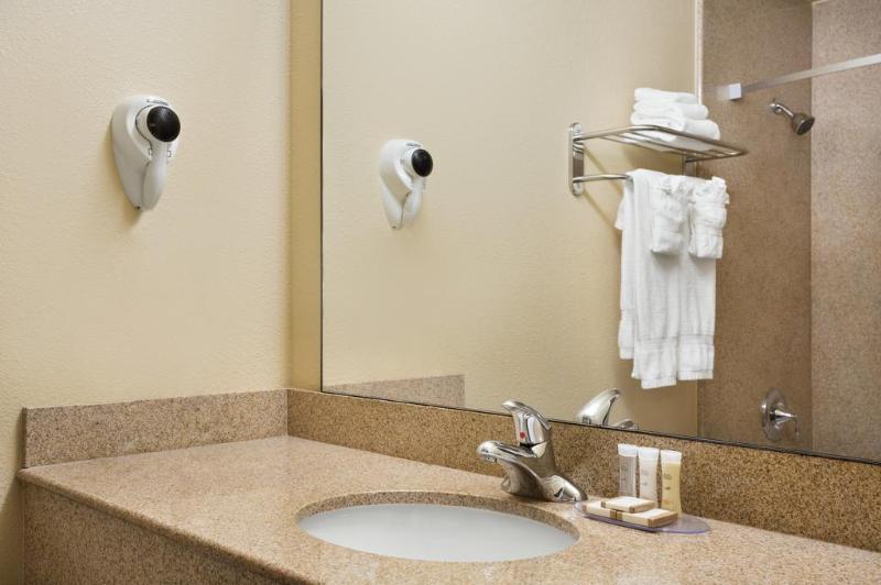 Howard Johnson By Wyndham Reseda Hotel & Suites Los Angeles Ngoại thất bức ảnh