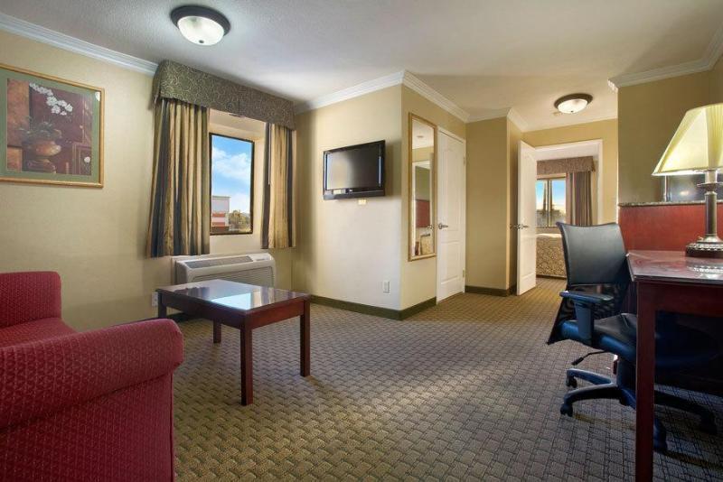 Howard Johnson By Wyndham Reseda Hotel & Suites Los Angeles Ngoại thất bức ảnh