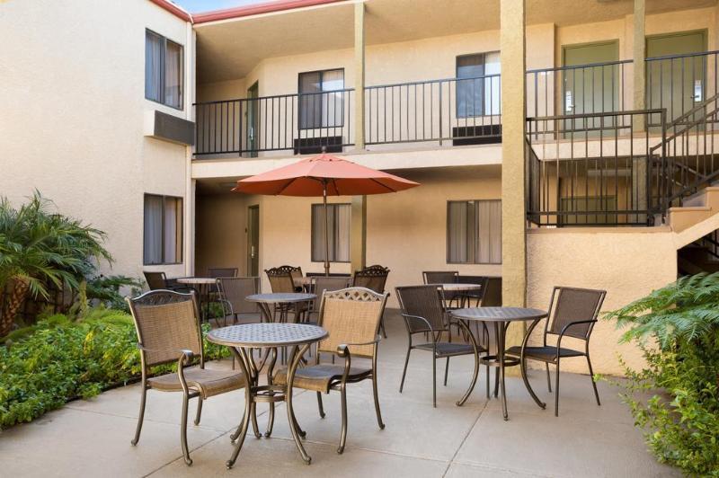 Howard Johnson By Wyndham Reseda Hotel & Suites Los Angeles Ngoại thất bức ảnh