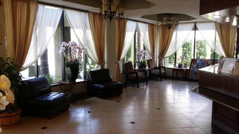 Howard Johnson By Wyndham Reseda Hotel & Suites Los Angeles Ngoại thất bức ảnh