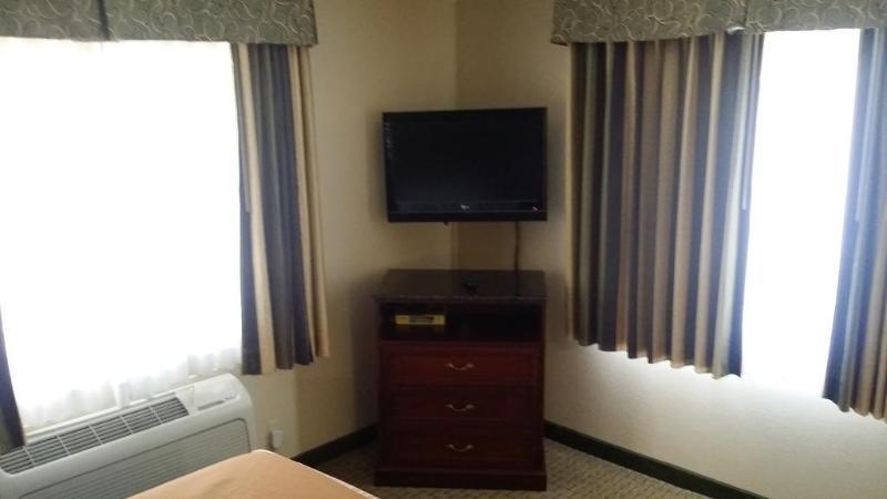Howard Johnson By Wyndham Reseda Hotel & Suites Los Angeles Ngoại thất bức ảnh