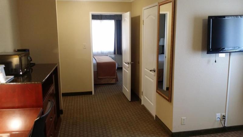 Howard Johnson By Wyndham Reseda Hotel & Suites Los Angeles Ngoại thất bức ảnh