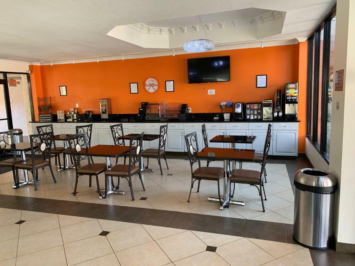 Howard Johnson By Wyndham Reseda Hotel & Suites Los Angeles Ngoại thất bức ảnh