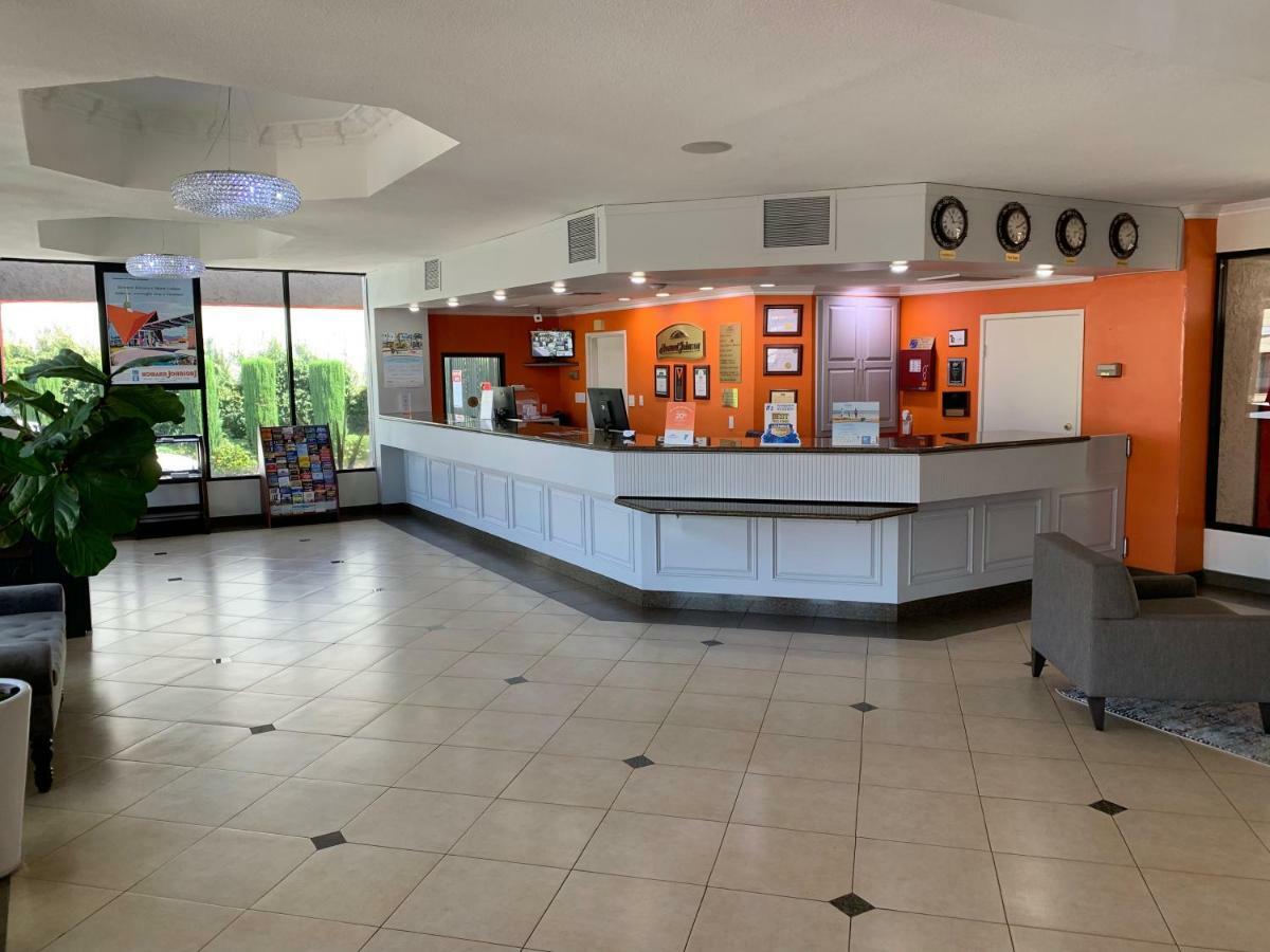Howard Johnson By Wyndham Reseda Hotel & Suites Los Angeles Ngoại thất bức ảnh