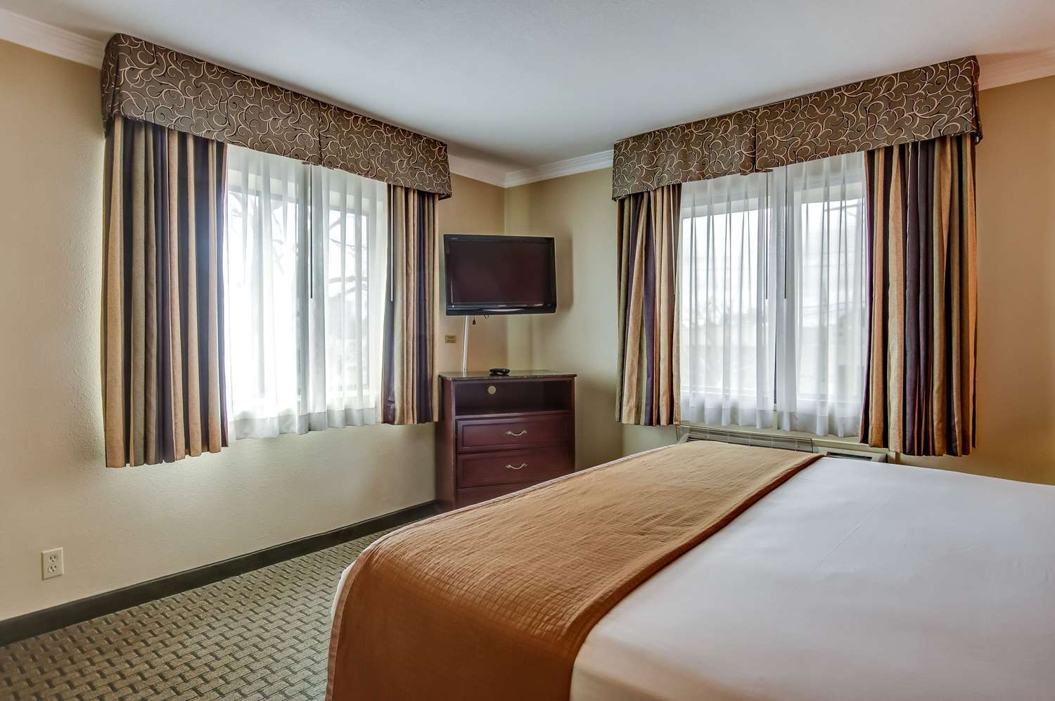 Howard Johnson By Wyndham Reseda Hotel & Suites Los Angeles Ngoại thất bức ảnh
