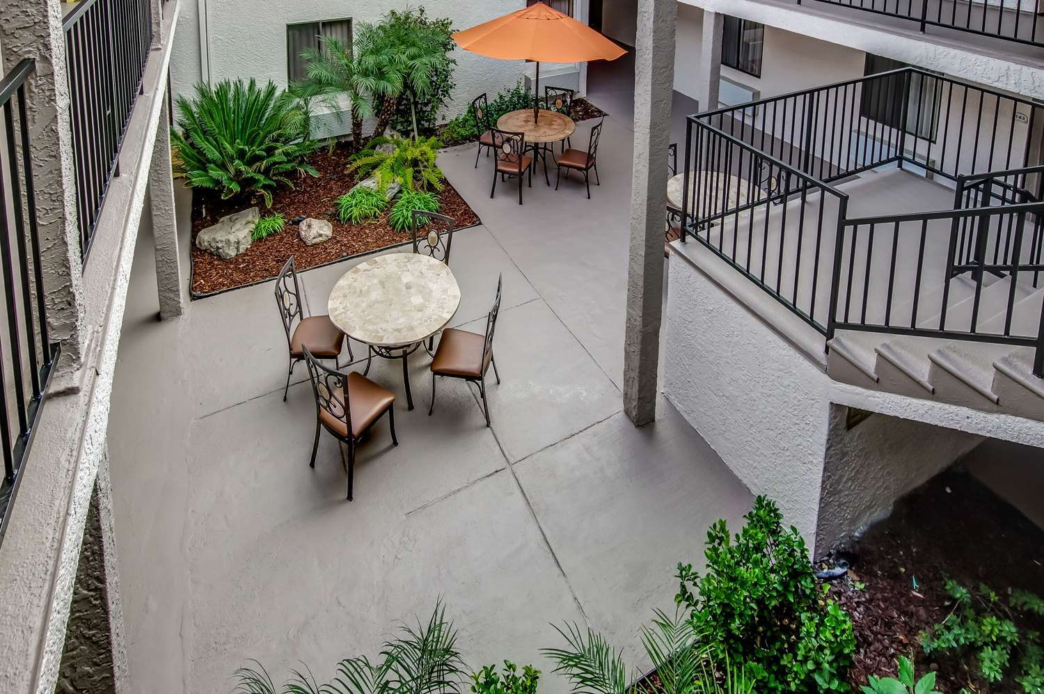 Howard Johnson By Wyndham Reseda Hotel & Suites Los Angeles Ngoại thất bức ảnh